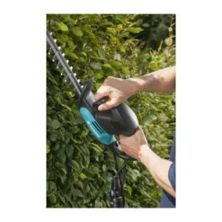Gardena Taille-haies électrique Easycut 500/55 – 500w – Lame 55cm & Coupe ø18mm – Poignée Ergoline – Butée De Protec -Jardin Luxueux Pas Cher Magasin 645b8f41b85e72.84907981
